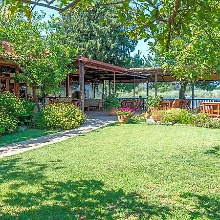 Деревянный коттедж Dalyan Pension